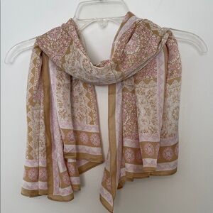 Elegant Floral Patterned Scarf